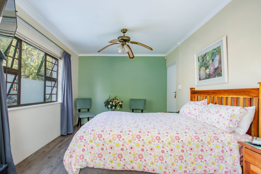 7 Bedroom Property for Sale in Uitsig Western Cape
